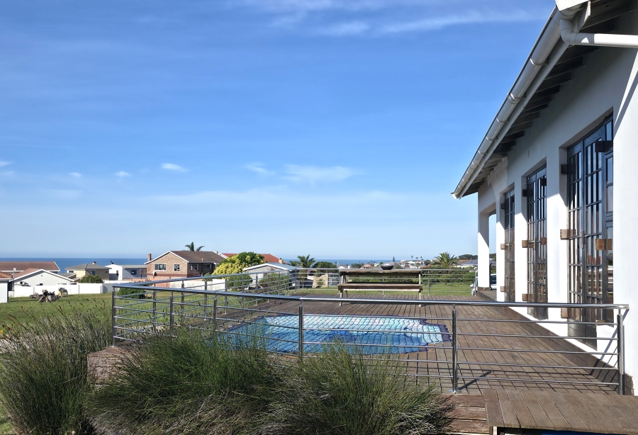 3 Bedroom Property for Sale in Wavecrest Eastern Cape